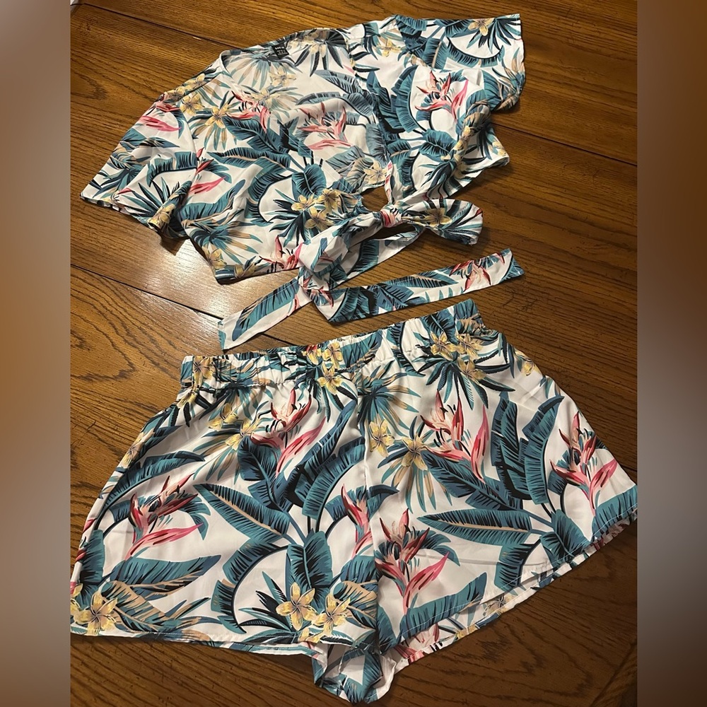 NWOT SHEIN Two Piece Tropical Print Set
